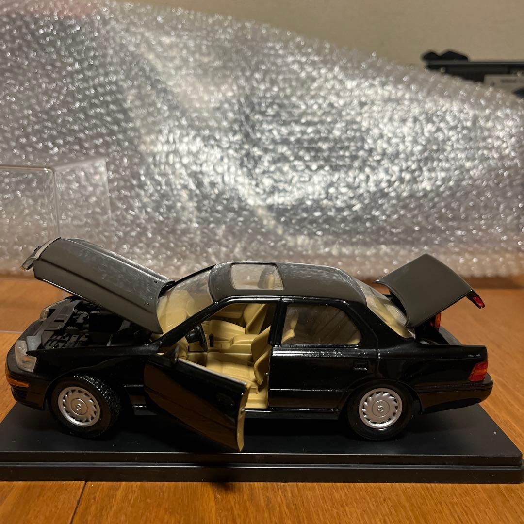 toyota Lexus LS 400 ミニカー 1/18&当時物エンブレム付き