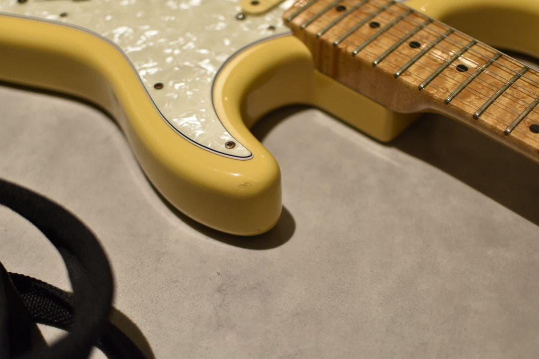 K.Nyuiエレキギター イエロー