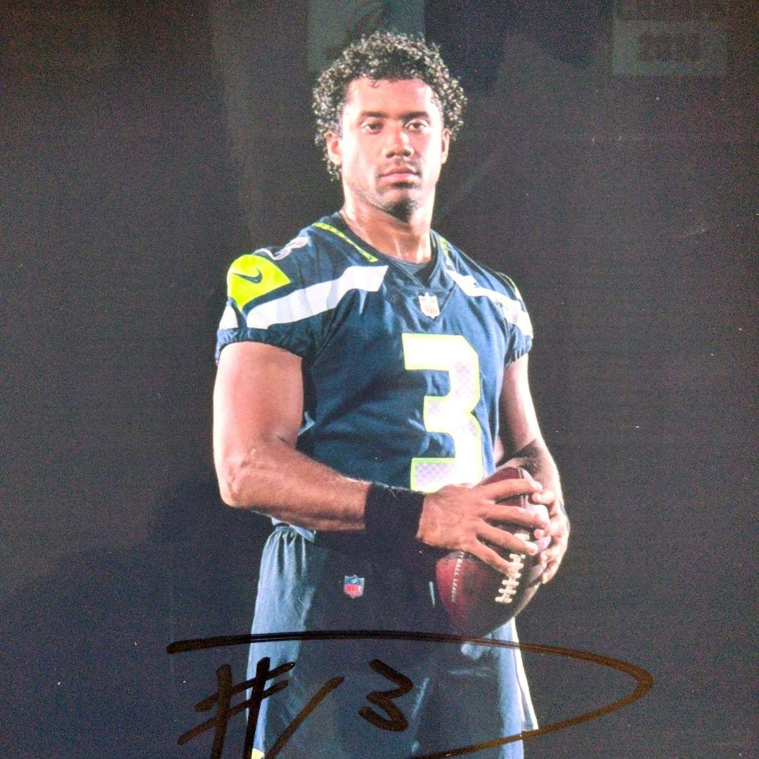 ラッセル・ウイルソン直筆サイン入り超大型写真…Russell Wilson…