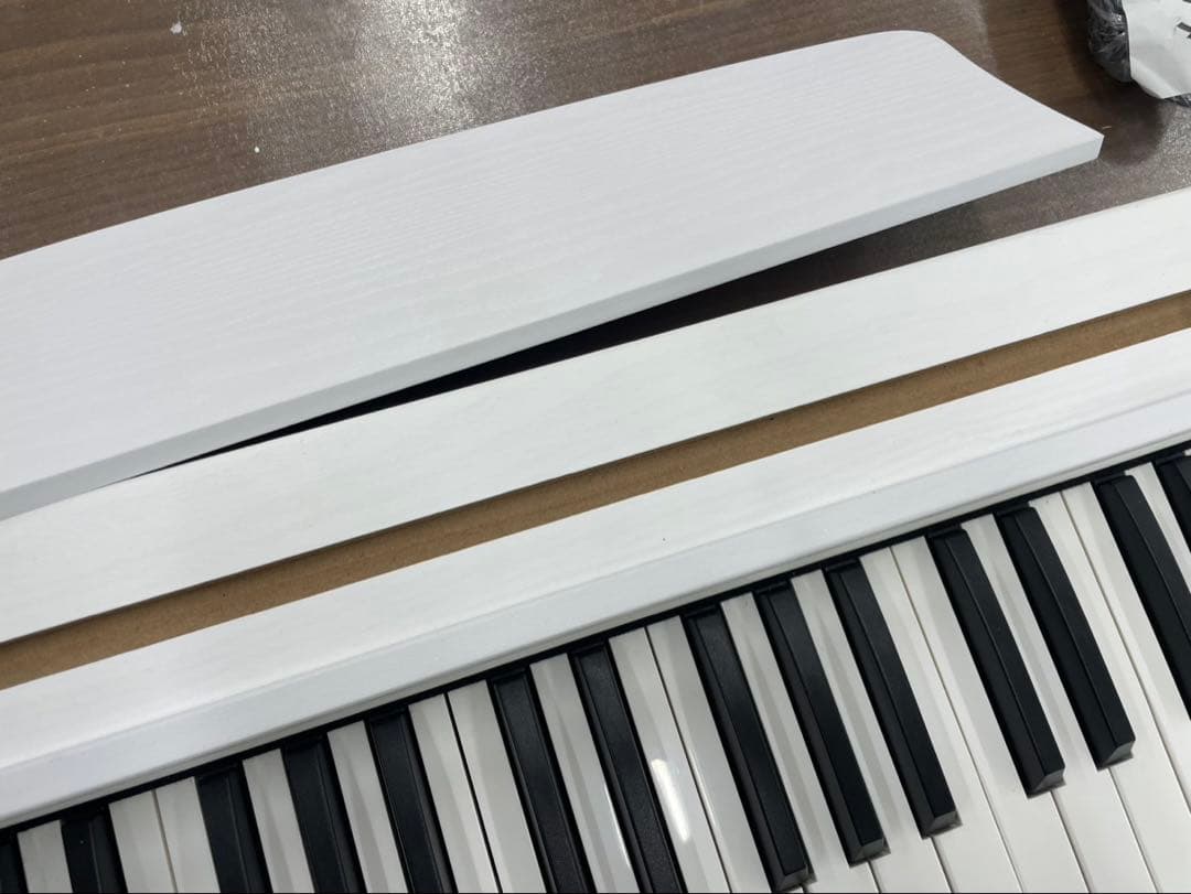 電子ピアノ88鍵盤　木目調ボディ　給電タイプ　ホワイト