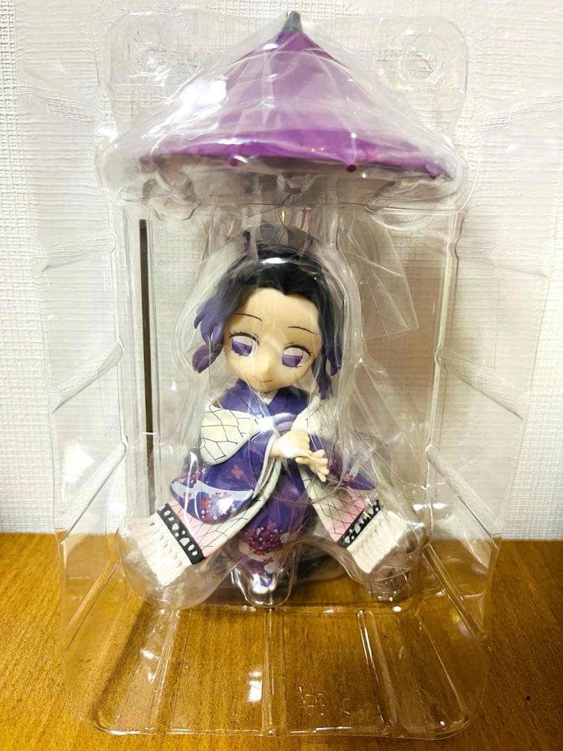 海外限定 鬼滅の刃 フィギュア 梅雨シリーズ 胡蝶しのぶ