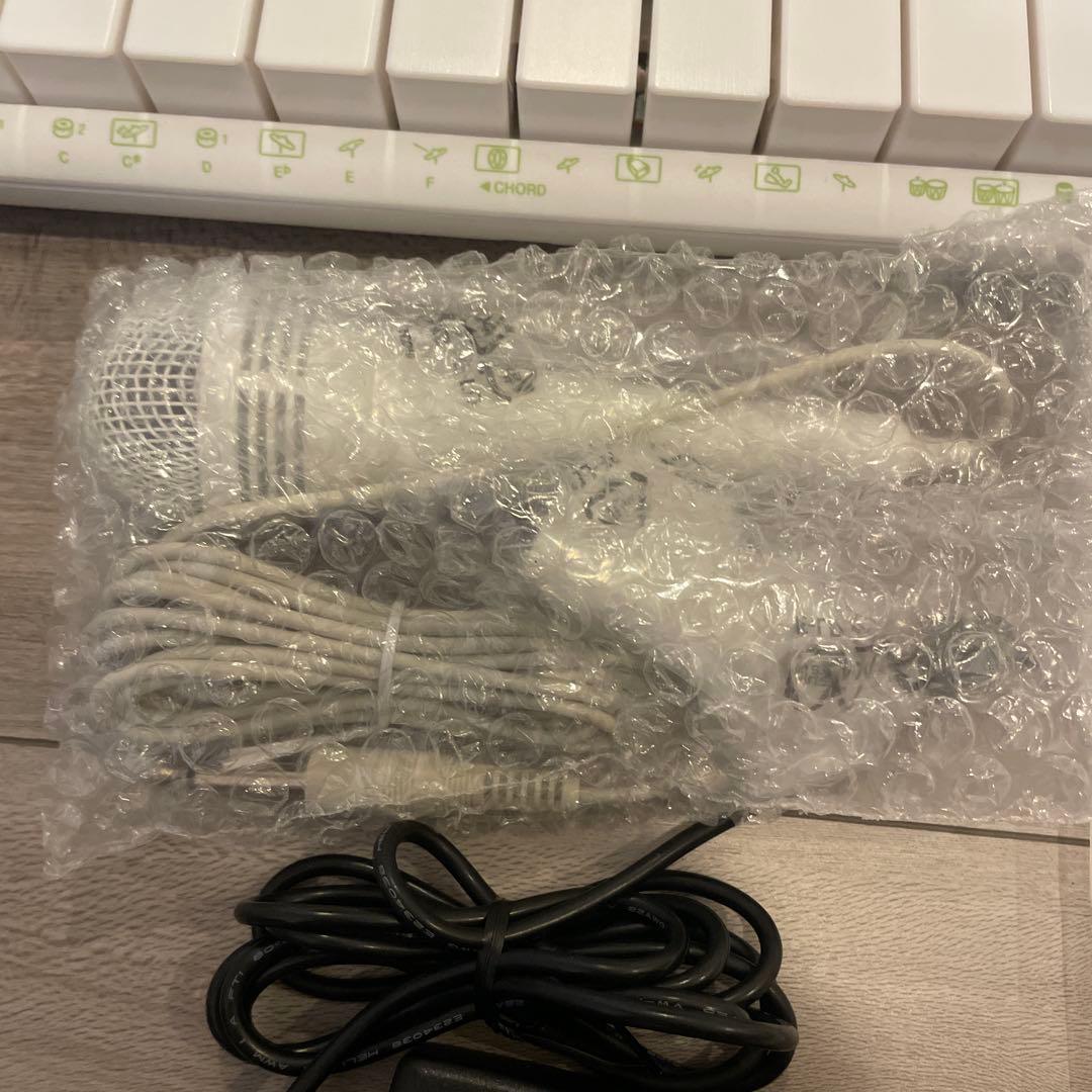 美品CASIO LK-325 ホワイトキーボード 61キー