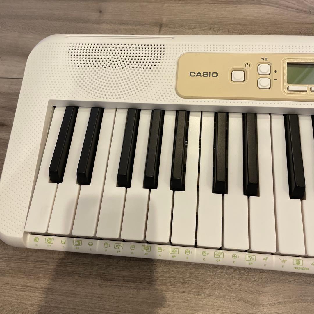 美品CASIO LK-325 ホワイトキーボード 61キー