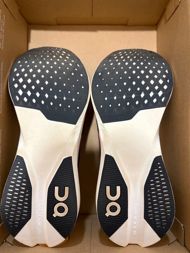 【値段交渉可】 On Cloudboom Strike LS 24.5cm