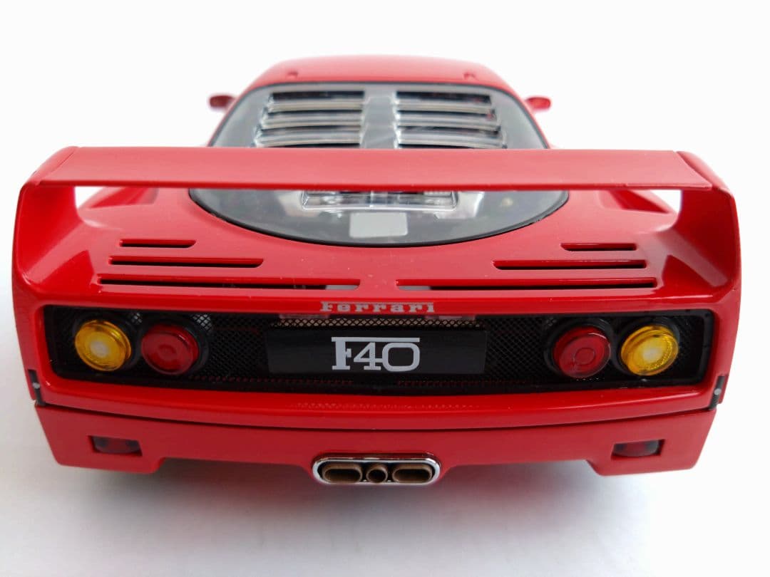フェラーリ Ferrari F40 1/18