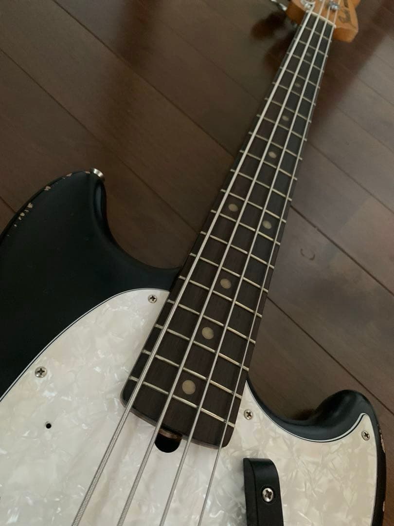 ベース FENDER JMJ Road Worn Mustang Bass