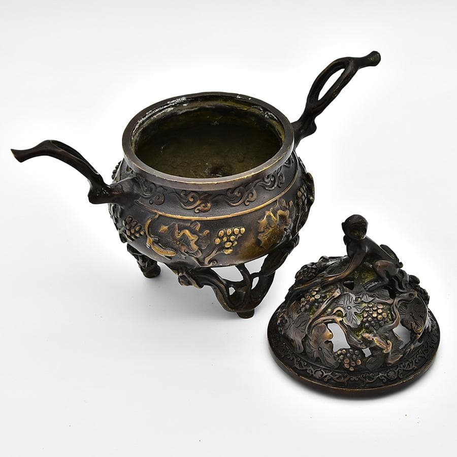 珍品 中国古玩 時代 大明宣徳 古銅三足香炉 猿 盛上葡萄 香櫨 1486g