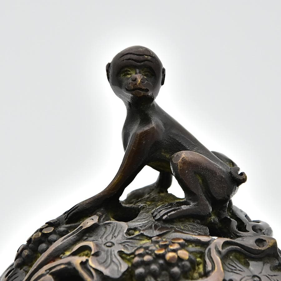 珍品 中国古玩 時代 大明宣徳 古銅三足香炉 猿 盛上葡萄 香櫨 1486g