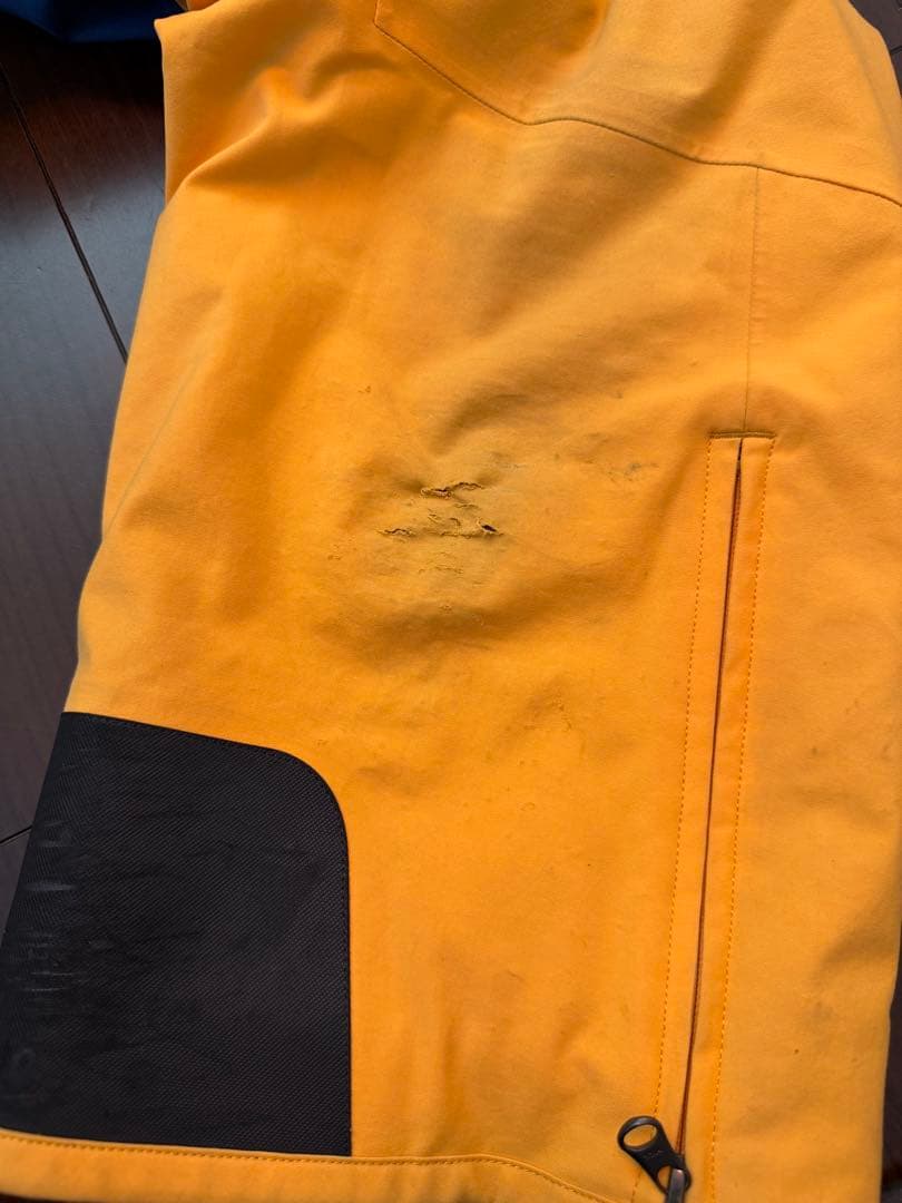 オンヨネ　スキーウェア　上下Mサイズ　デモ