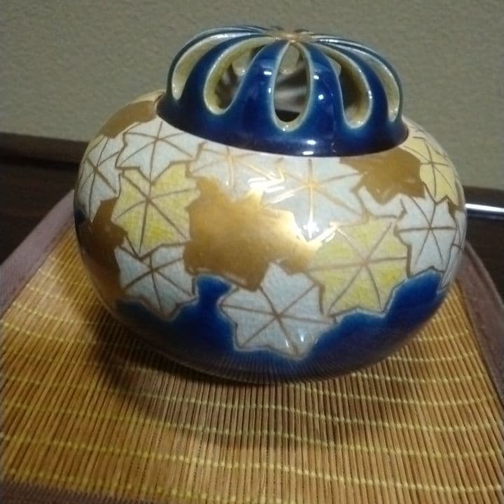 九谷焼竹田有恒七平窯秞裏萌黄金彩香炉美品。