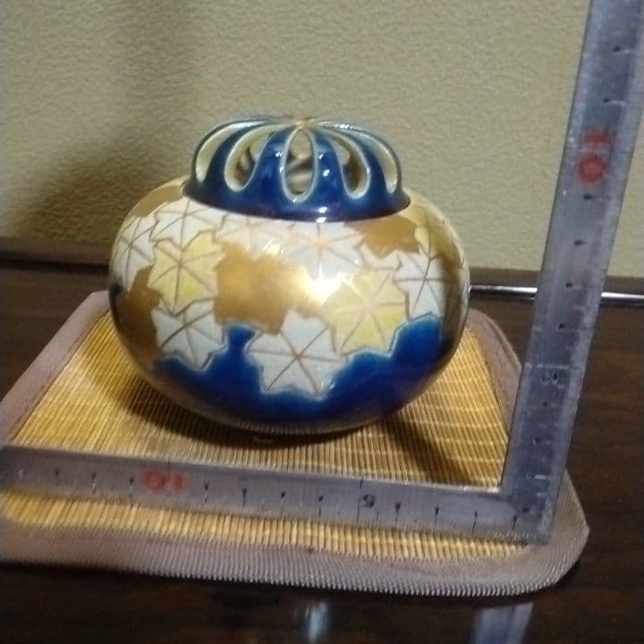 九谷焼竹田有恒七平窯秞裏萌黄金彩香炉美品。