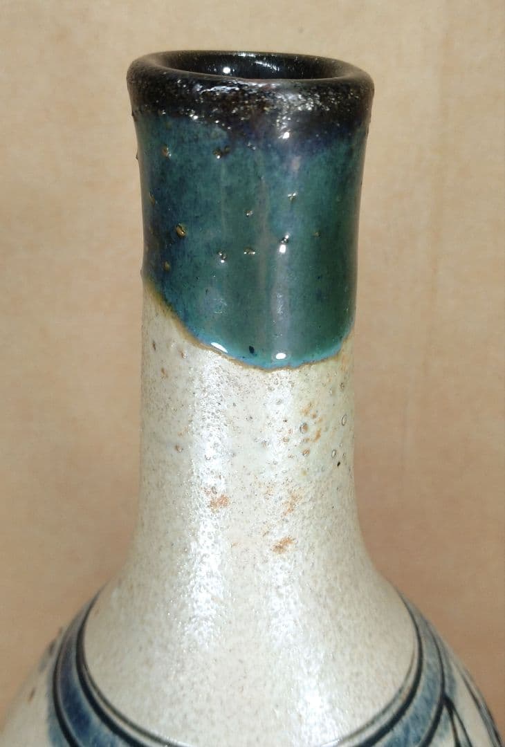 【本物保証】金城次郎 海老魚紋つる首花瓶 共箱 栞 壷屋焼 人間国宝 やちむん