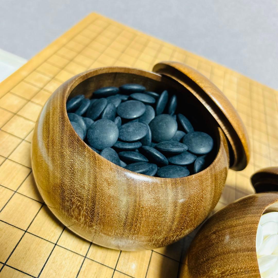 高級 国産 極厚 囲碁 本榧 目が繊細 ヘソ 脚付き 蛤碁石 日向産 碁笥付き