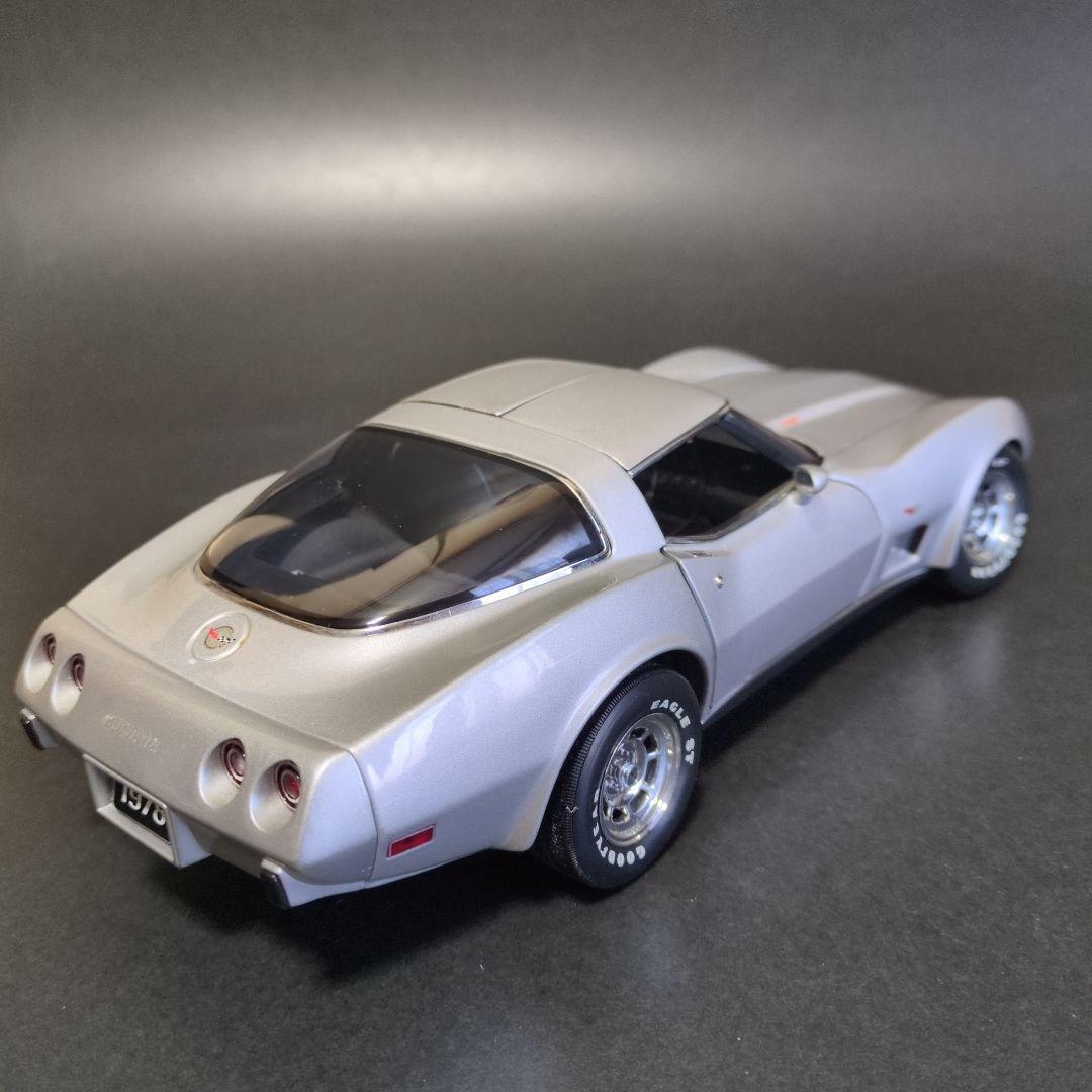 1/18ミニカー　UTモデル　シボレー コルベット スティングレイ C3