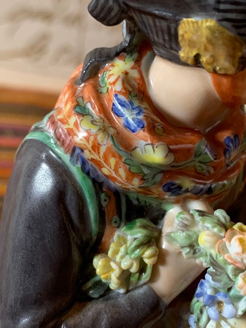 ロイヤルコペンハーゲン　アンティーク　レア民族衣装シリーズの女の子フィギュリン！