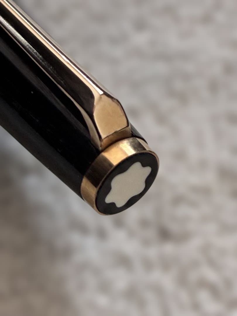 ◾️MONT BLANC モンブラン◾️万年筆◾️黒／金色◾️コンバーター付属◾️