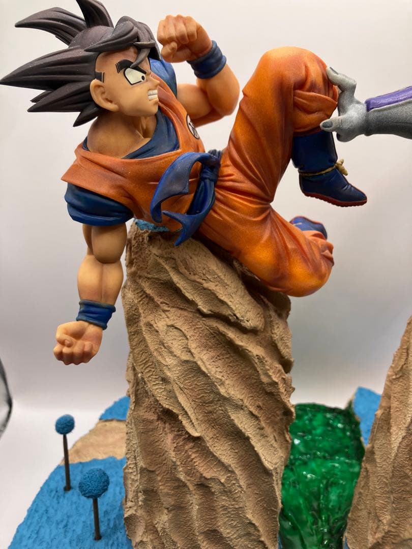 【リペイント】　ドラゴンボール　悟空　フリーザ　ジオラマ　フィギュア
