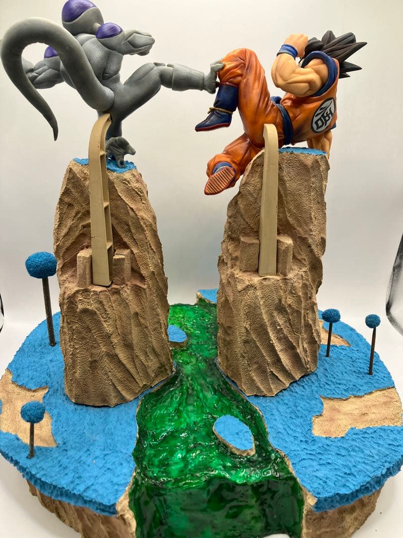 【リペイント】　ドラゴンボール　悟空　フリーザ　ジオラマ　フィギュア