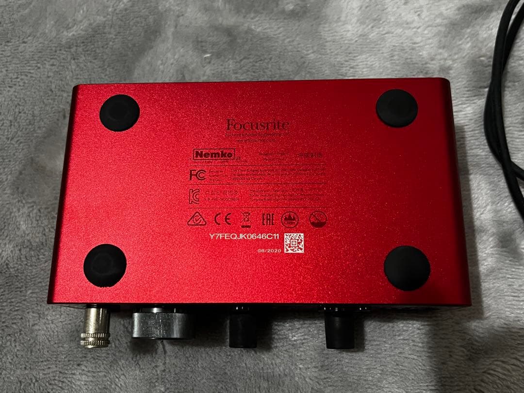 Focusrite Scarlett オーディオインターフェース