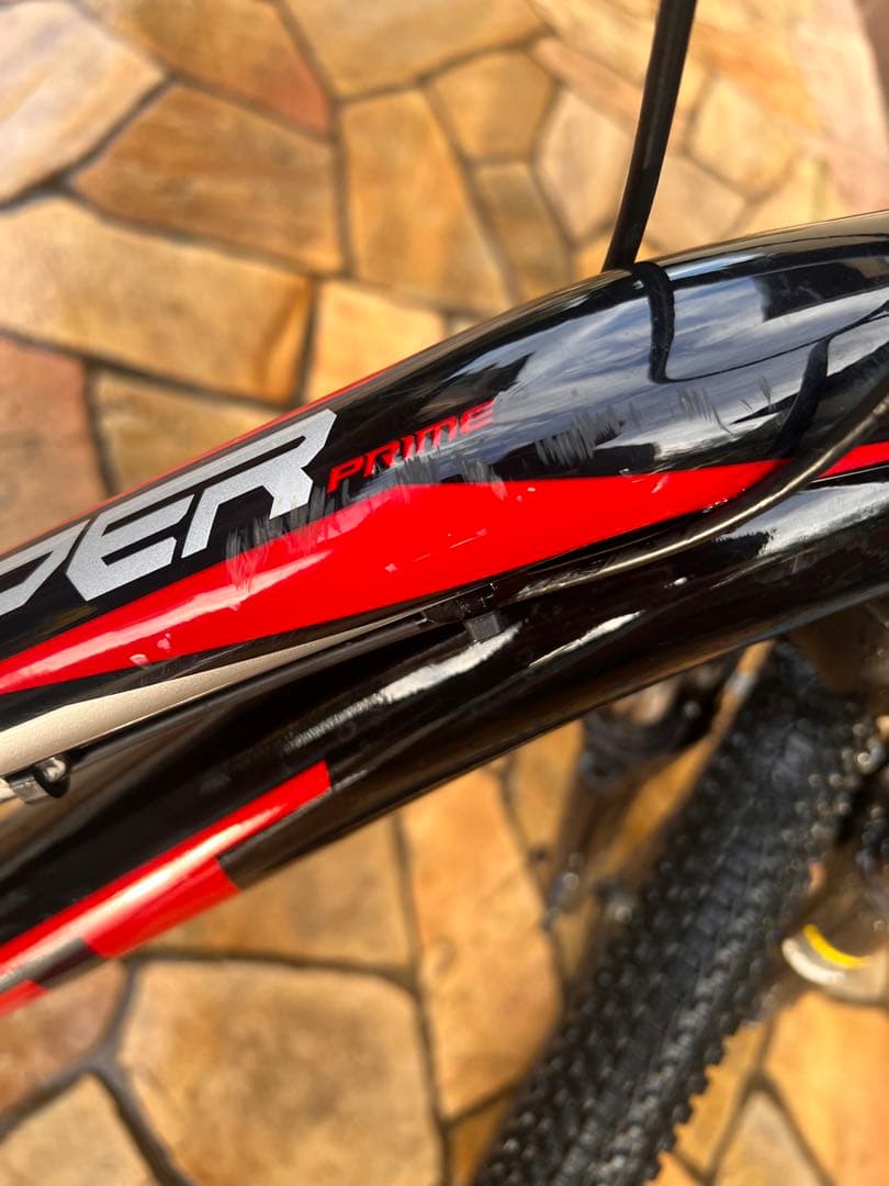 GT Stomperジュニアスポーツバイク 黒と赤