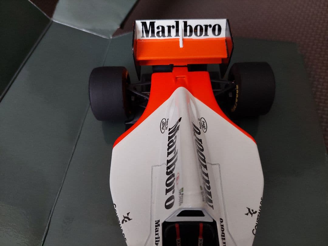 PMA 1/18 マクラーレンMP4/8 ＃８ A.セナ　Marlboroロゴ