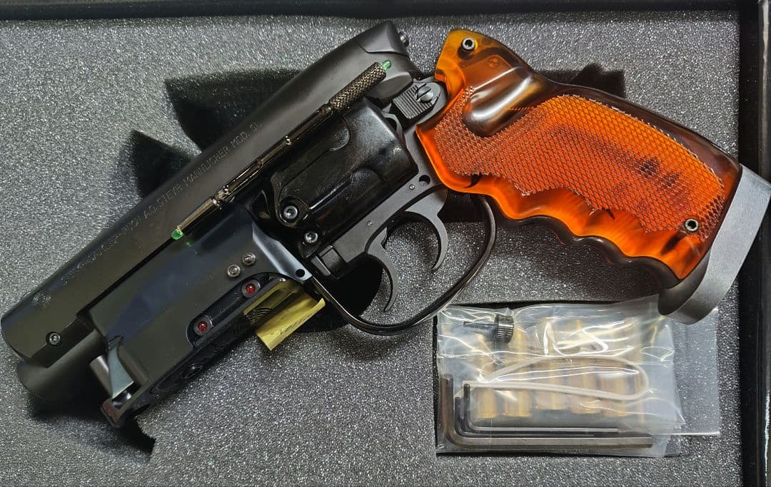 高木式弐〇壱九年式爆砕拳銃