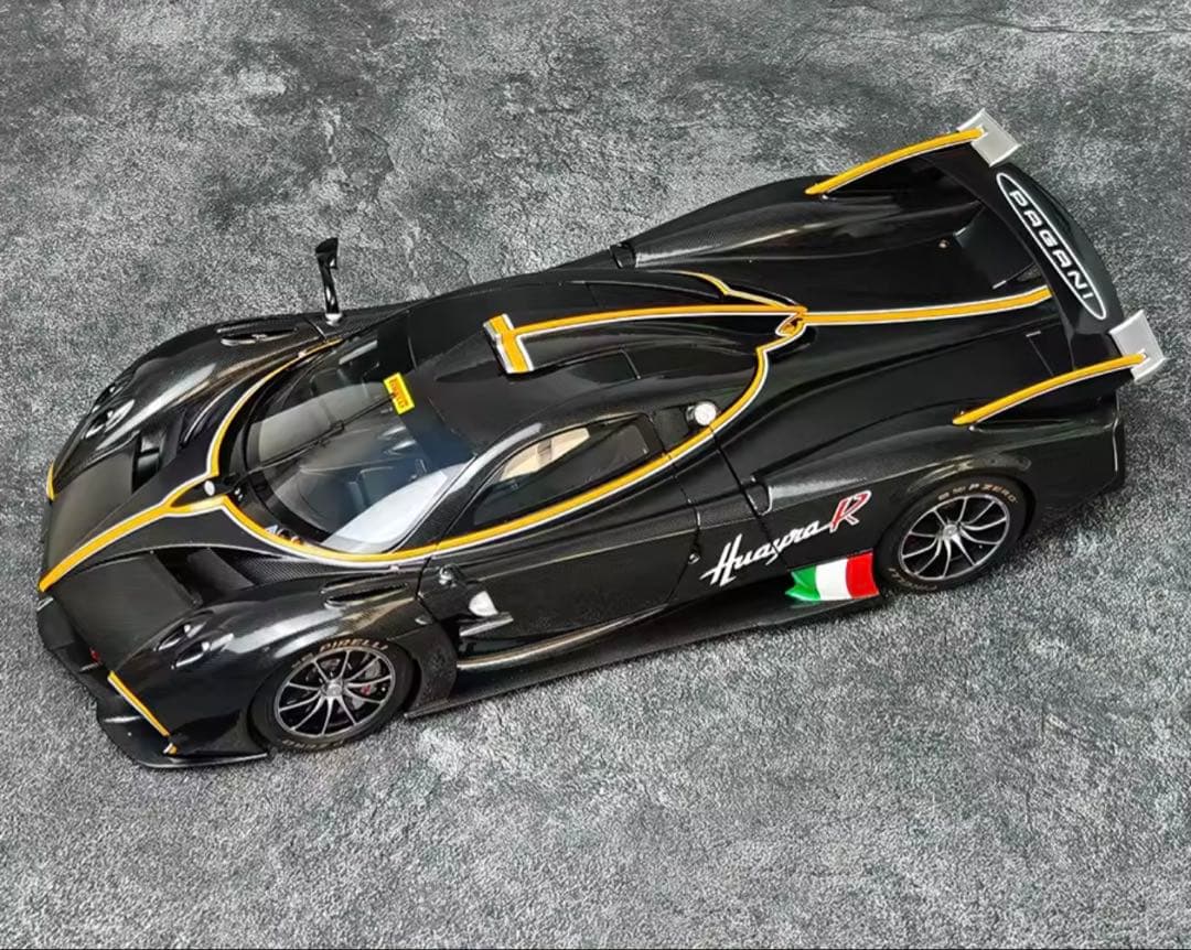 Pagani Huayra R 1/18 スケールモデルミニカー