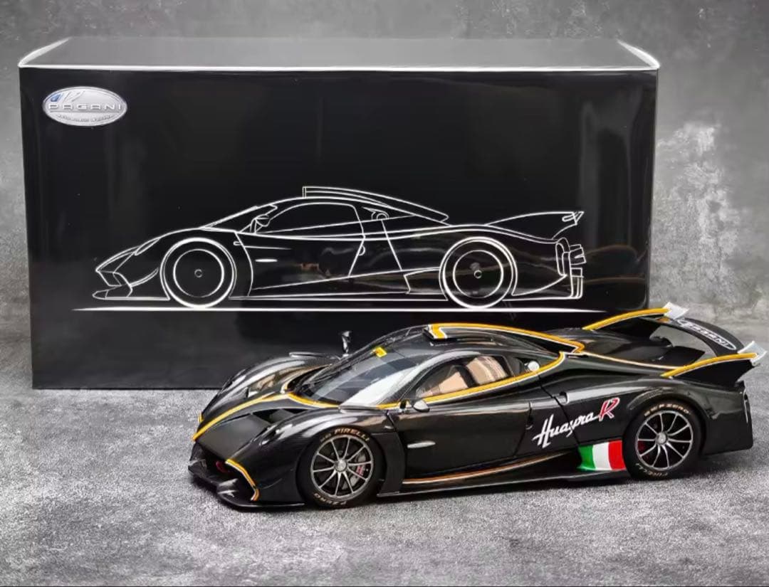 Pagani Huayra R 1/18 スケールモデルミニカー