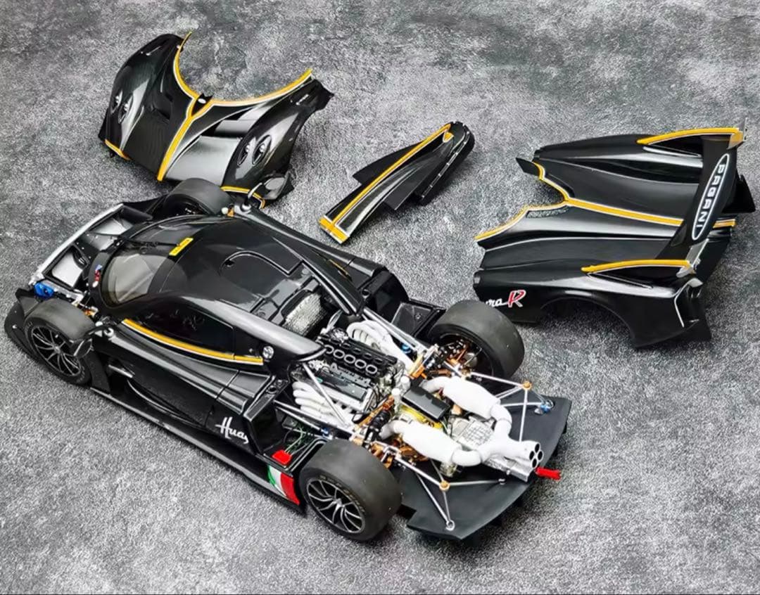 Pagani Huayra R 1/18 スケールモデルミニカー