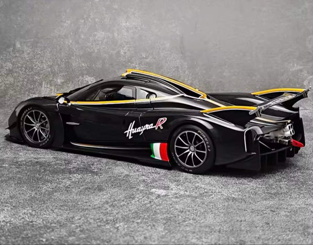 Pagani Huayra R 1/18 スケールモデルミニカー