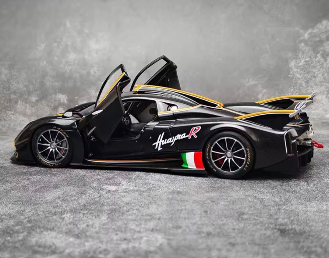 Pagani Huayra R 1/18 スケールモデルミニカー