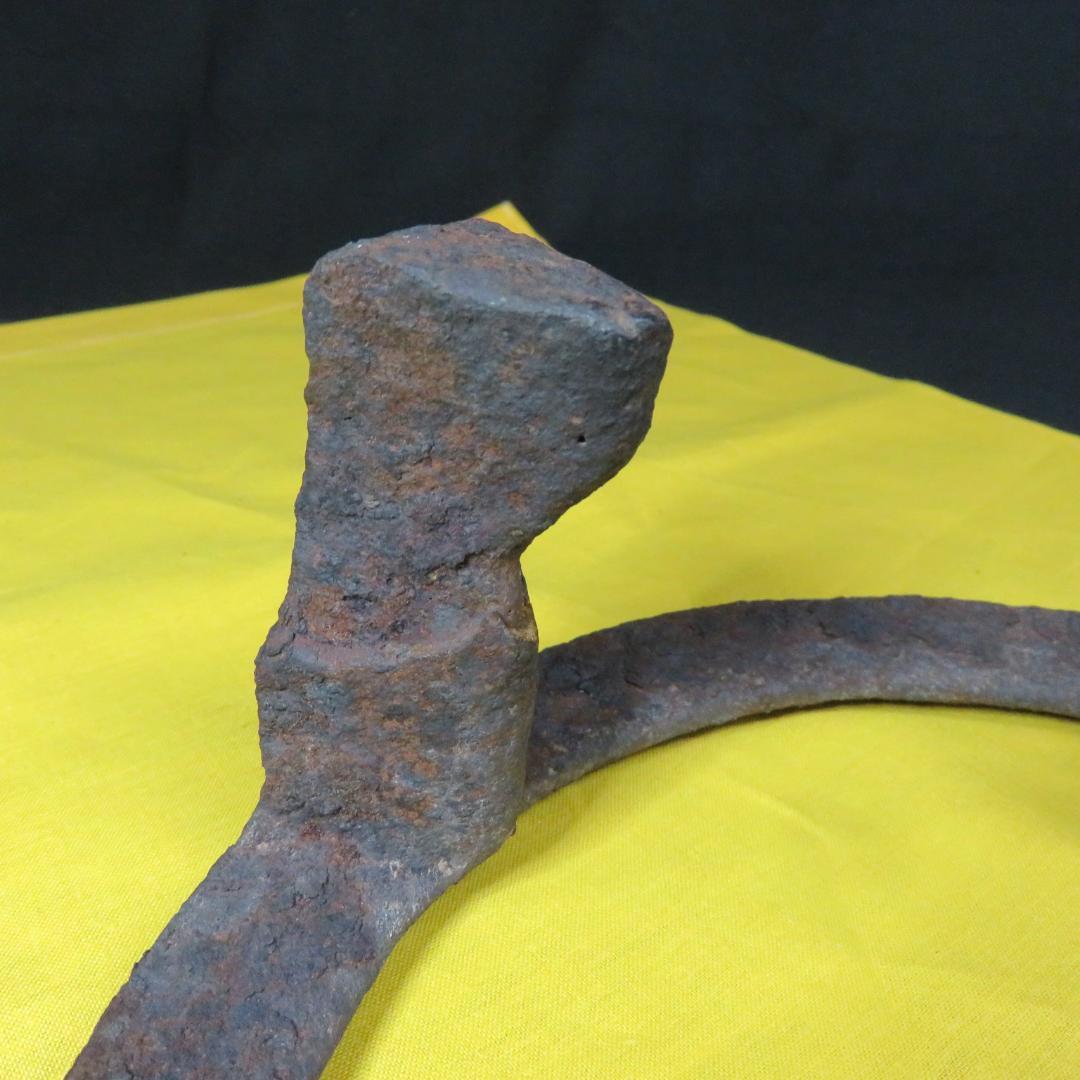 五徳 鬼爪 茶道具 囲炉裏 炉端 キャンプ 鉄瓶に 木箱 銘