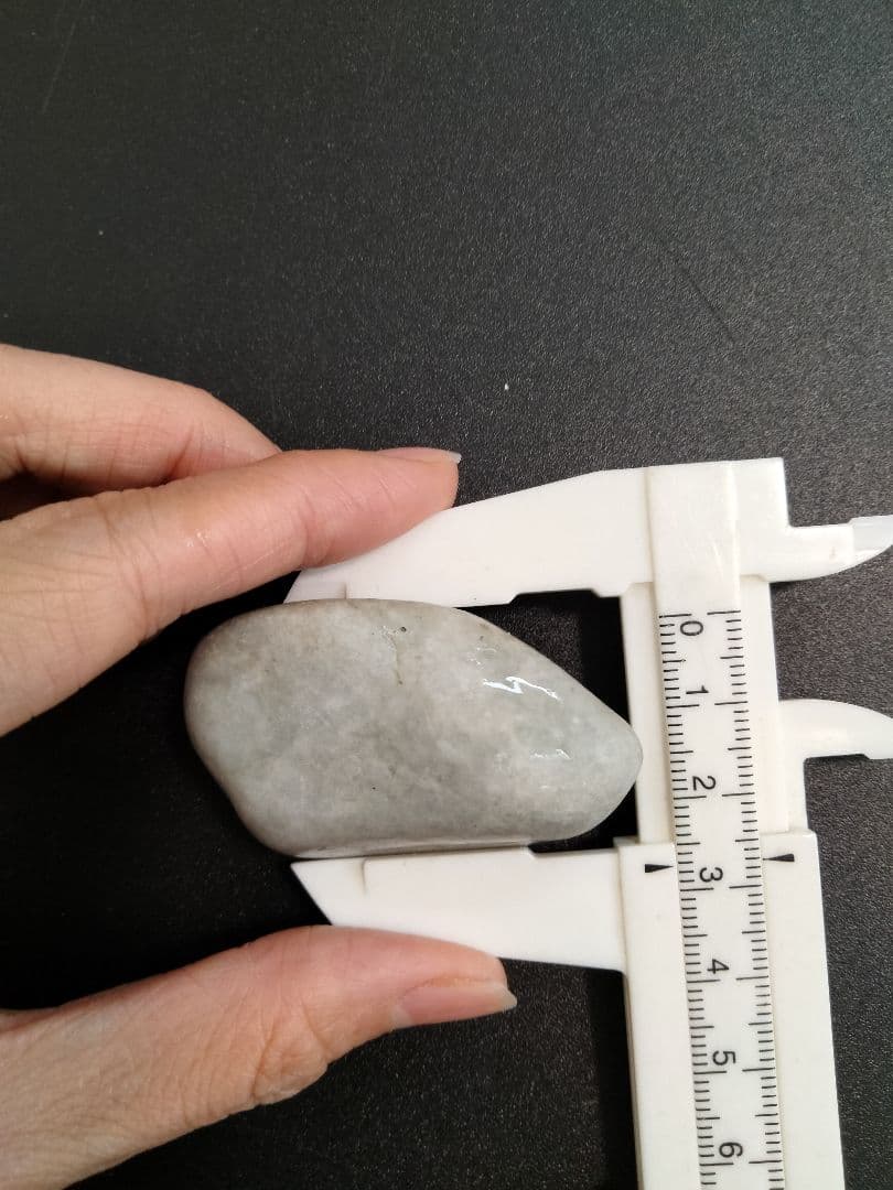 】国石翡翠　新潟県 糸魚川市姫川翡翠　原石　翡翠53g 翡翠　糸魚川ヒスイ