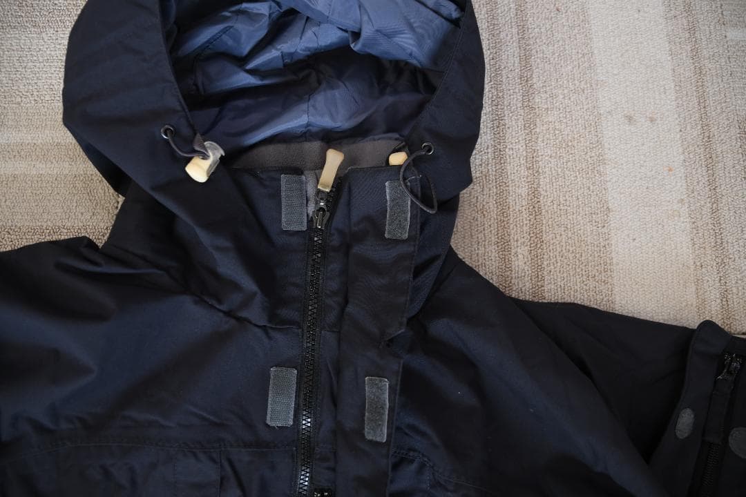 レディース　スノボーウエア上下、保護パット、手袋　（4点）