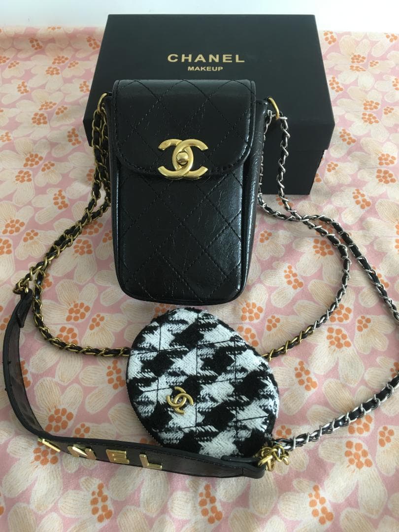 ブラック スマホショルダーバッグ《箱付き》