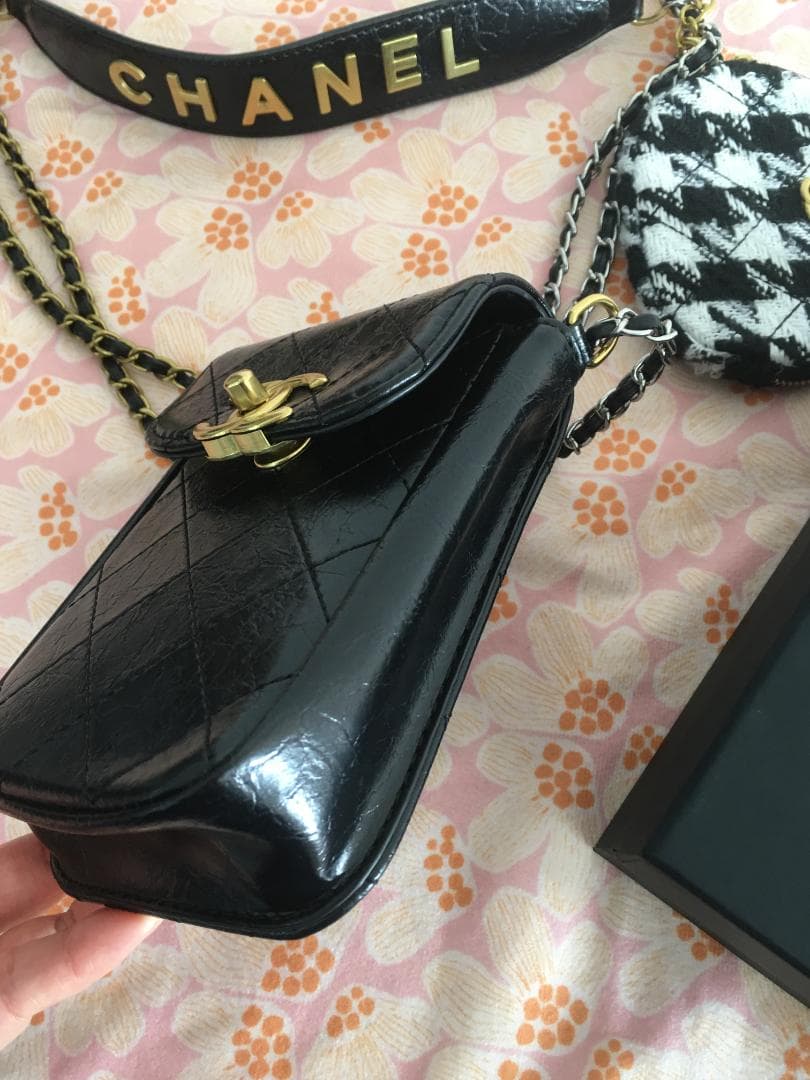 ブラック スマホショルダーバッグ《箱付き》