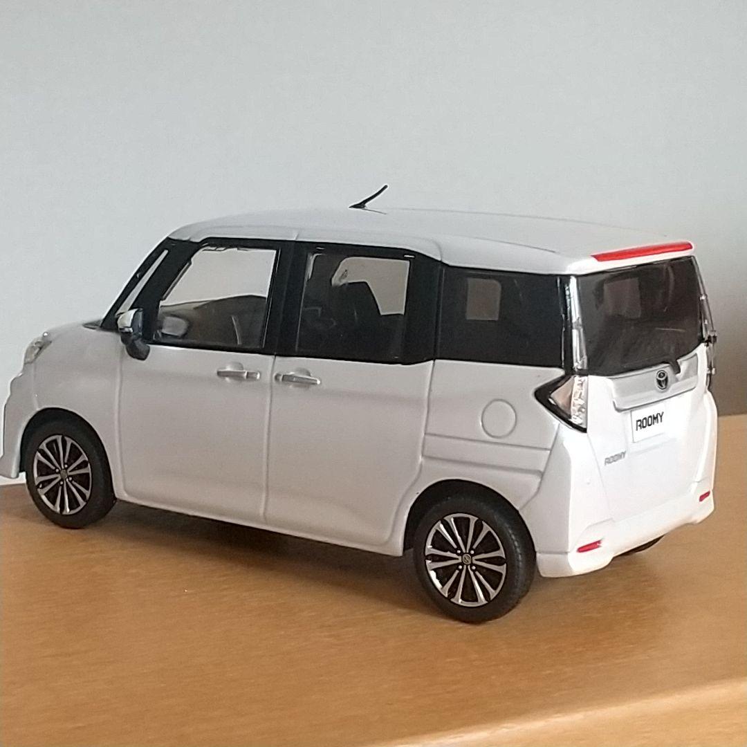 井上【ディーラー非売品】トヨタ ルーミーカスタム カラーサンプル ホワイト