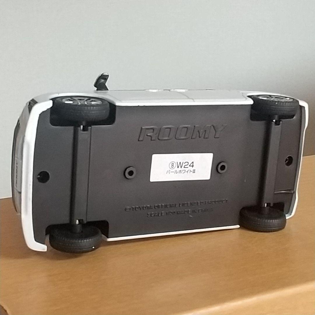 井上【ディーラー非売品】トヨタ ルーミーカスタム カラーサンプル ホワイト