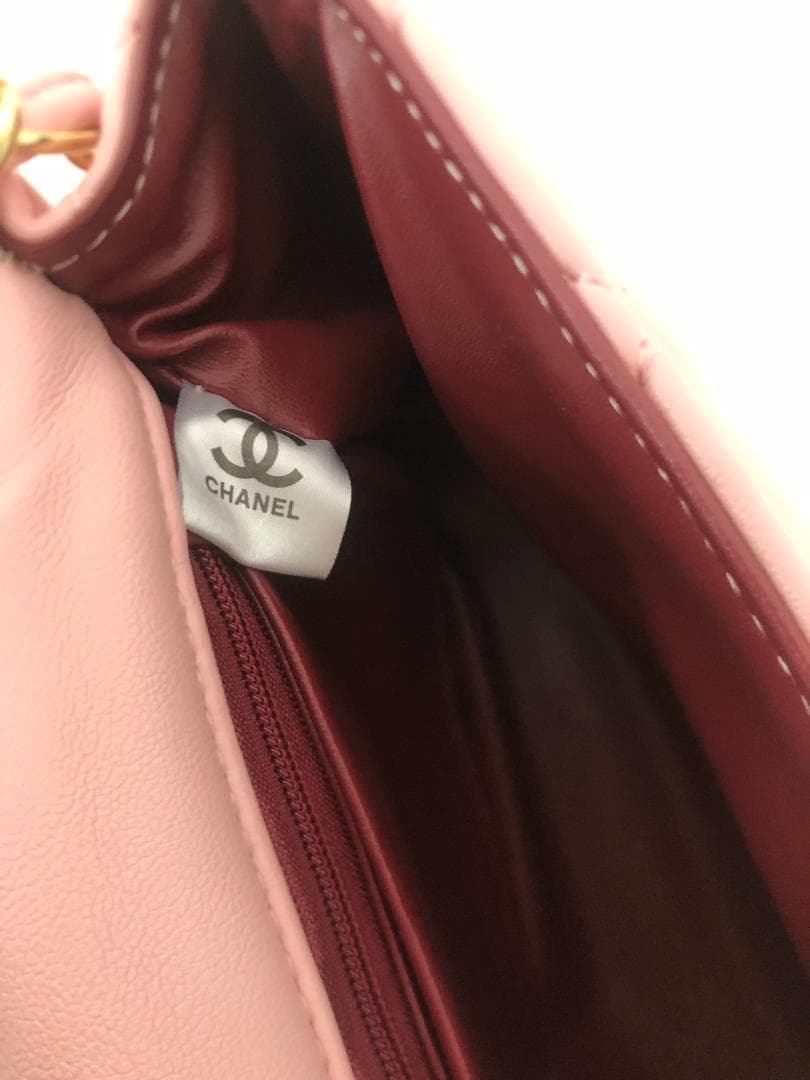 バッグ　ピンク　ハンドバッグ　レザー　ロゴ　おしゃれ　チェーン