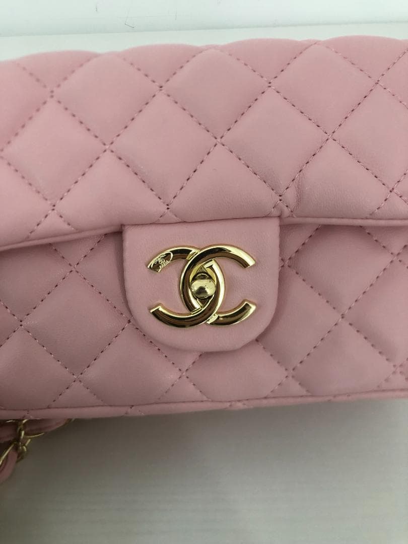 バッグ　ピンク　ハンドバッグ　レザー　ロゴ　おしゃれ　チェーン