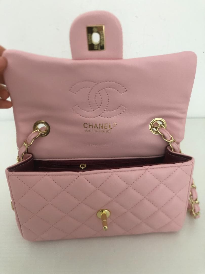 バッグ　ピンク　ハンドバッグ　レザー　ロゴ　おしゃれ　チェーン