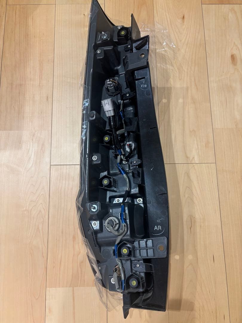 80ノア後期純正テールランプ