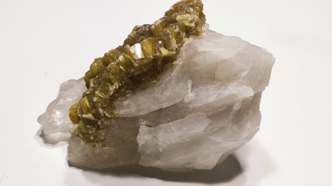 パワーストーン　天然石　イエローマイカ(モスコバイト)　1,476g　N.810