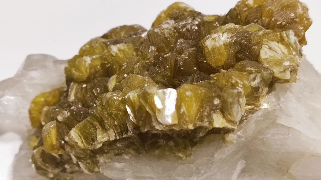 パワーストーン　天然石　イエローマイカ(モスコバイト)　1,476g　N.810