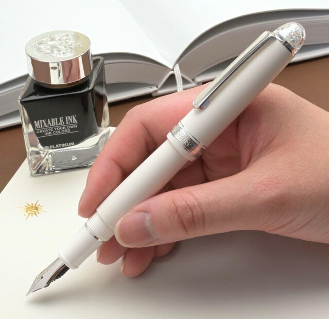 プラチナ　万年筆　マットホワイト