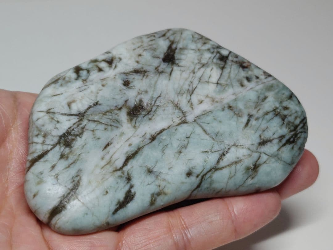 水色 311g 翡翠 ヒスイ 原石 鑑賞石 自然石 誕生石 鉱物 鉱石 水石