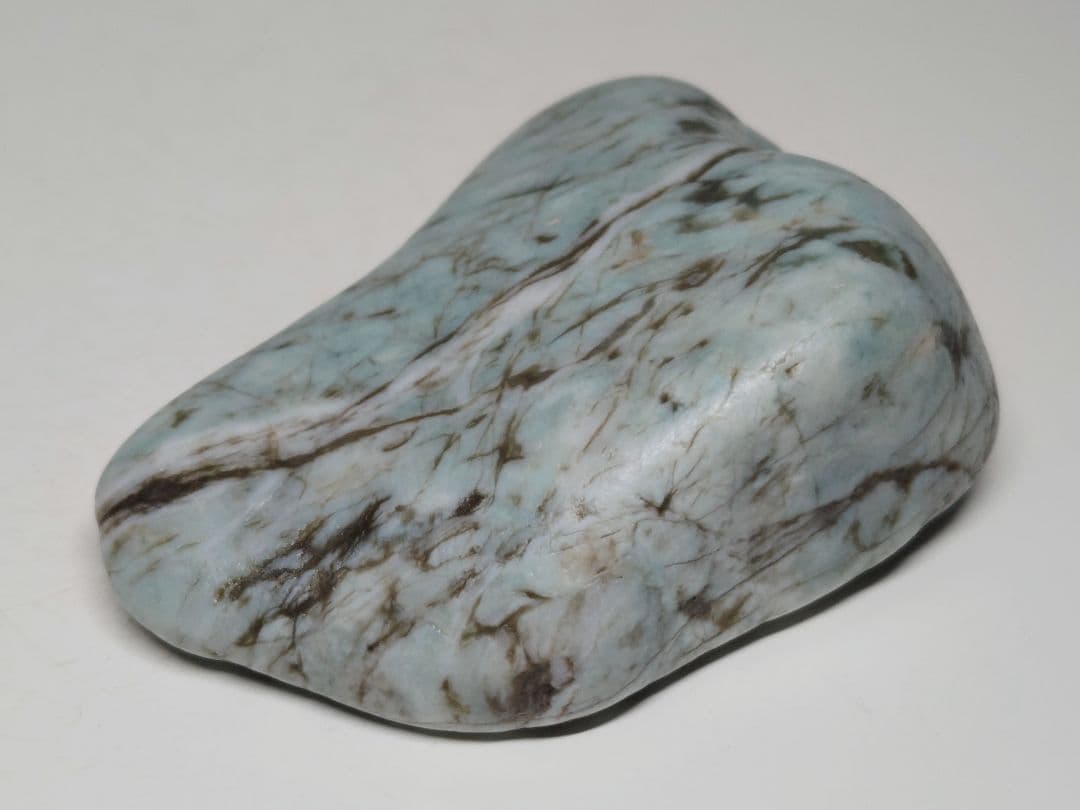 水色 311g 翡翠 ヒスイ 原石 鑑賞石 自然石 誕生石 鉱物 鉱石 水石