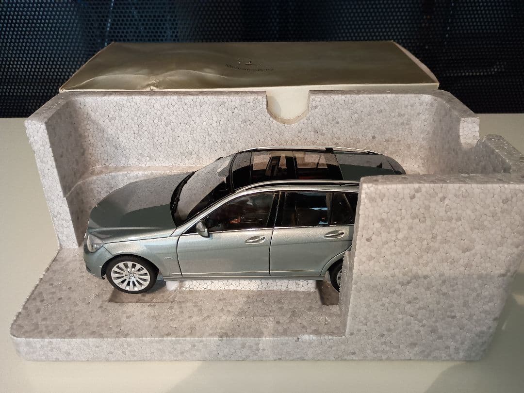 メルセデス特注 オートアート メルセデス ベンツ Cクラス ワゴン 1/18