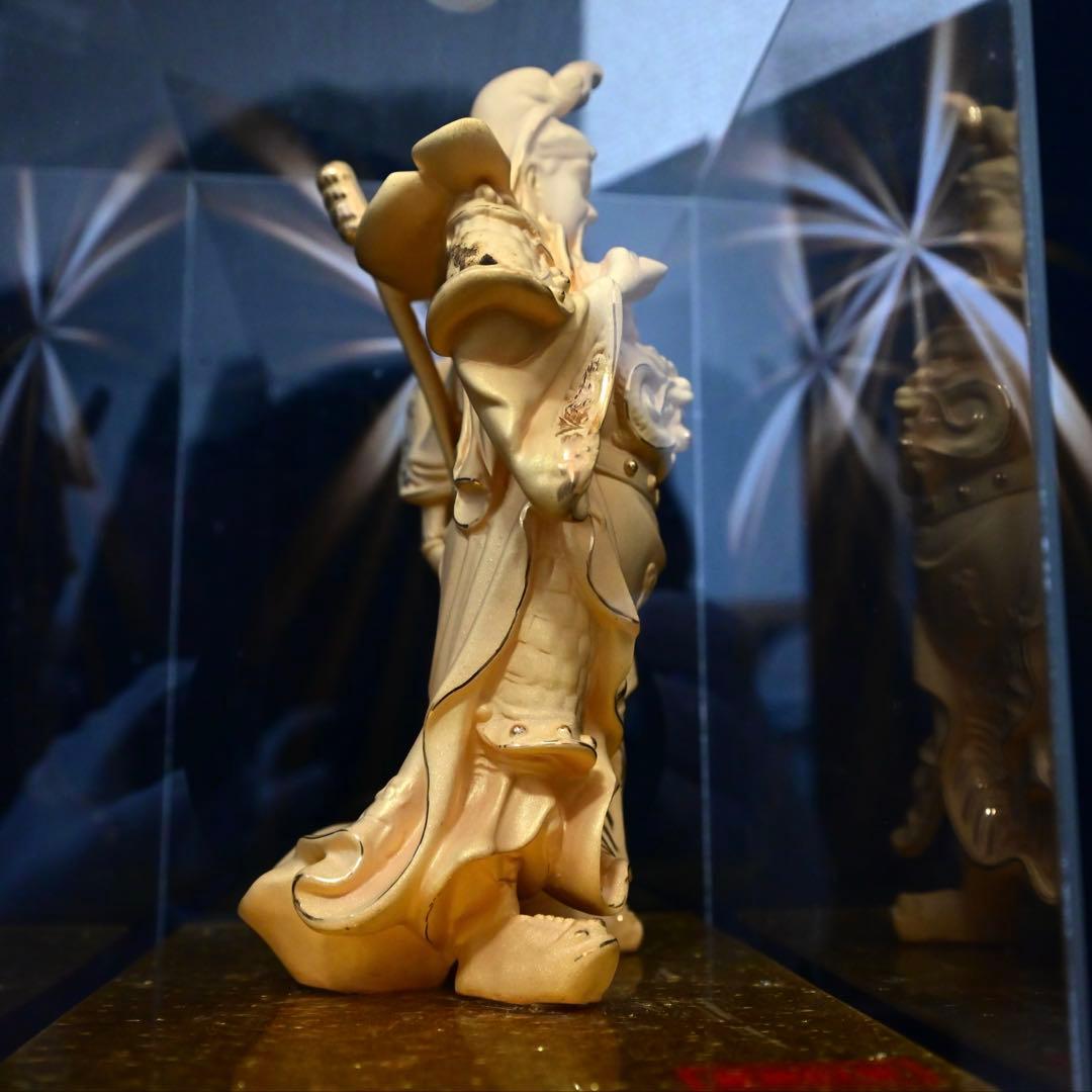 関羽像　中国工芸品　金箔　ケース入り