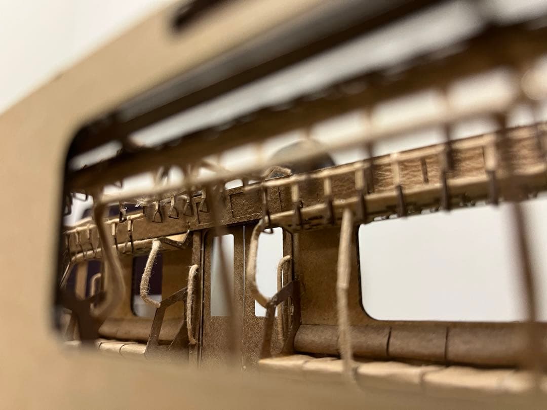 段ボール、紙　山手線E235系